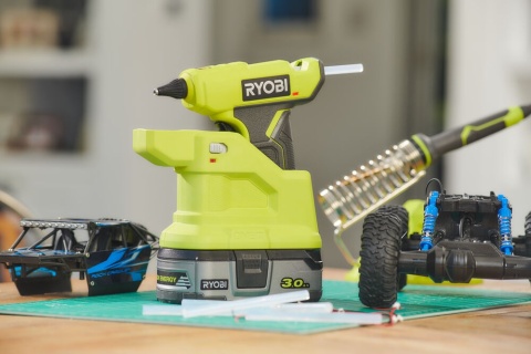 Mini pistolet do klejenia Bezprzewodowy akumulatorowy 18 V 7 mm Ryobi RGLM18-0