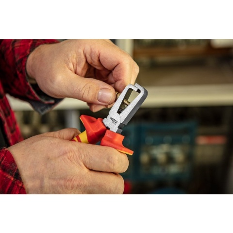 Zestaw szczypiec i wkrętaków 1000V narzędzia dla elektryka 13 sztuk w walizce NEO TOOLS 01-234