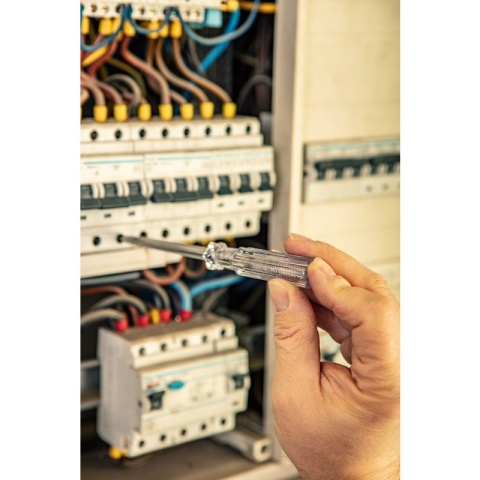 Zestaw szczypiec i wkrętaków 1000V narzędzia dla elektryka 13 sztuk w walizce NEO TOOLS 01-234