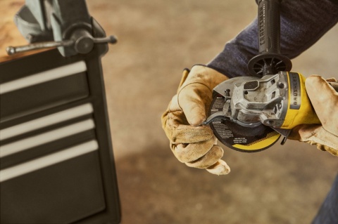 Szlifierka kątowa 18V FatMax V20 moc precyzja i niezawodność dla profesjonalistów Stanley SFMCG700B