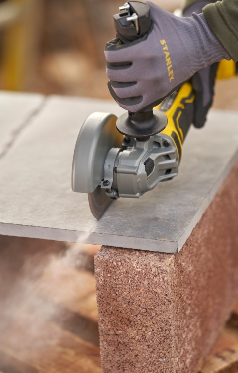 Szlifierka kątowa 18V FatMax V20 moc precyzja i niezawodność dla profesjonalistów Stanley SFMCG700B