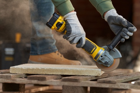 Szlifierka kątowa 18V FatMax V20 moc precyzja i niezawodność dla profesjonalistów Stanley SFMCG700B