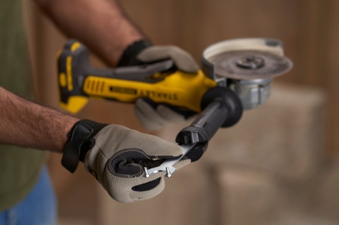 Szlifierka kątowa 18V FatMax V20 moc precyzja i niezawodność dla profesjonalistów Stanley SFMCG700B