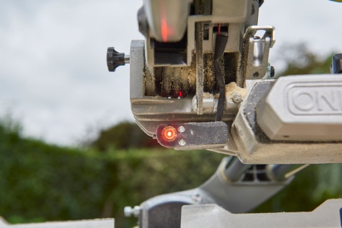 UKOŚNICA Z POSUWEM AKUMULATOROWA 18V ONE + TARCZA 216mm R18MS216-0 RYOBI