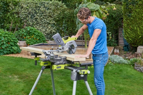 UKOŚNICA Z POSUWEM AKUMULATOROWA 18V ONE + TARCZA 216mm R18MS216-0 RYOBI