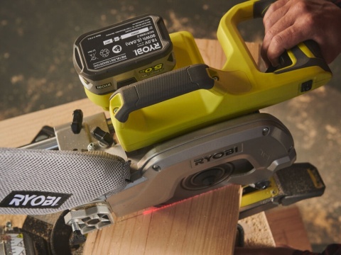 UKOŚNICA Z POSUWEM AKUMULATOROWA 18V ONE + TARCZA 216mm R18MS216-0 RYOBI