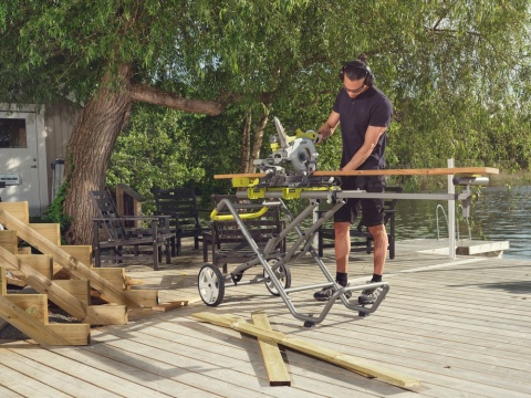 UKOŚNICA Z POSUWEM AKUMULATOROWA 18V ONE + TARCZA 216mm R18MS216-0 RYOBI