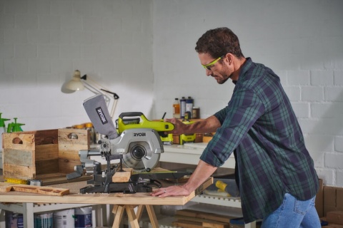 UKOŚNICA Z POSUWEM AKUMULATOROWA 18V ONE + TARCZA 216mm R18MS216-0 RYOBI