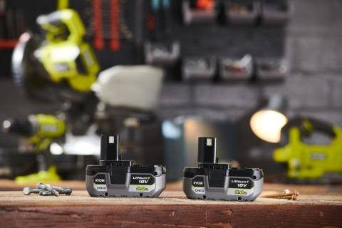 Zestaw akumulatora LITOWE-JONOWE 2x 4.0 AH PLUS ŁADOWARKA ONE + RYOBI RC18120-240X