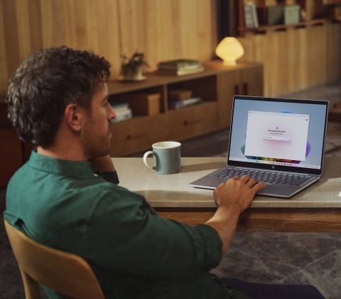 Dotykowy HP OmniBook Ultra 14 2.2K IPS AMD Ryzen AI 9 365 10-rdzeni 32GB LPDDR5x 1TB SSD NVMe Windows 11