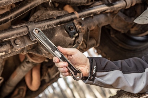 Klucz oczkowy nastawny dwustr płynna regulacja zakresu 5-27 mm 03-031 NEO TOOLS