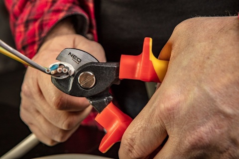 Szczypce do cięcia kabli 160 mm 1000V CrV polerowane stal chromowo-wanadowa 01-233 NEO TOOLS