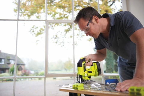 Zestaw narzędzi Combo wkrętarka wyrzynarka akumulator 4 Ah ładowarka 1,5 Ah RYOBI R18CK2PJ-1X40S