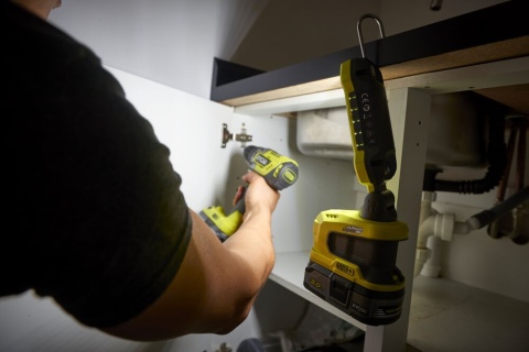 Lampa akumulatorowa Ryobi R18ALP-0 18V 900 lumenów przenośne oświetlenie LED do warsztatu i domu