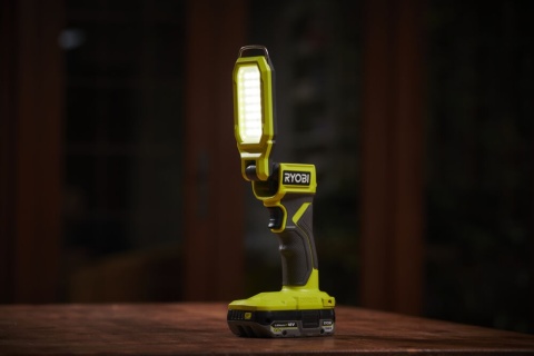 Lampa panelowa składana i gotowa do pracy lampe można obracać o 325° LED 18V Ryobi RSL18-0