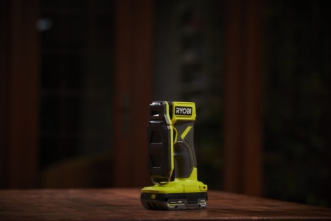 Lampa panelowa składana i gotowa do pracy lampe można obracać o 325° LED 18V Ryobi RSL18-0