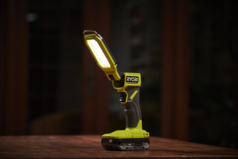 Lampa panelowa składana i gotowa do pracy lampe można obracać o 325° LED 18V Ryobi RSL18-0