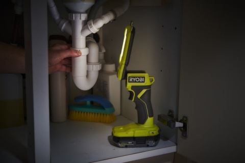 Lampa panelowa składana i gotowa do pracy lampe można obracać o 325° LED 18V Ryobi RSL18-0