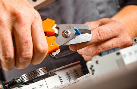 OBCINAK DO KABLI MIEDZIANYCH I ALUMINIOWYCH Z OSTRZAMI SIERPOWYMI 185 MM NEO TOOLS 01-510