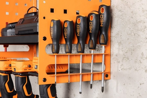 PÓŁKA NA ELEKTRONARZĘDZIA AKUMULATOROWE z malowanej proszkowo blachy stalowej 84-199 NEO TOOLS