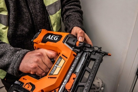AEG GWOŹDZIARKA AKUMULATOROWA BEZSZCZOTKOWA 18V 16G B18BN16-0