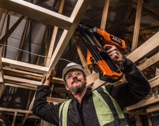 GWOŹDZIARKA AKUMULATOROWA BEZSZCZOTKOWA 18V 10G B18FN10-0 AEG