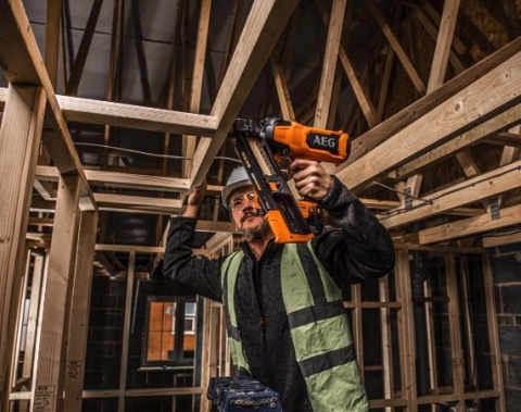 GWOŹDZIARKA AKUMULATOROWA BEZSZCZOTKOWA 18V 10G B18FN10-0 AEG