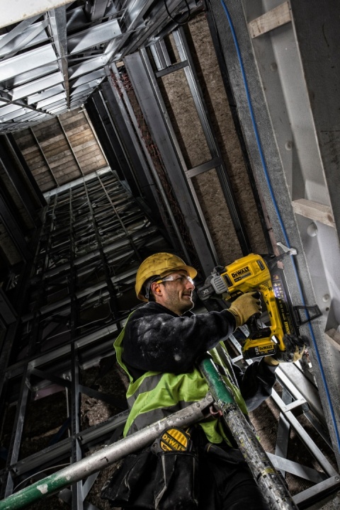 GWOŹDZIARKA AKUMULATOROWA OSADZAK DO BETONU 18V 2X5AH XR DEWALT DCN890P2-QW