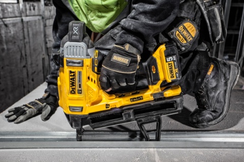 GWOŹDZIARKA AKUMULATOROWA OSADZAK DO BETONU 18V 2X5AH XR DEWALT DCN890P2-QW