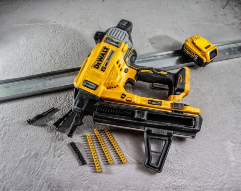 GWOŹDZIARKA AKUMULATOROWA OSADZAK DO BETONU 18V 2X5AH XR DEWALT DCN890P2-QW