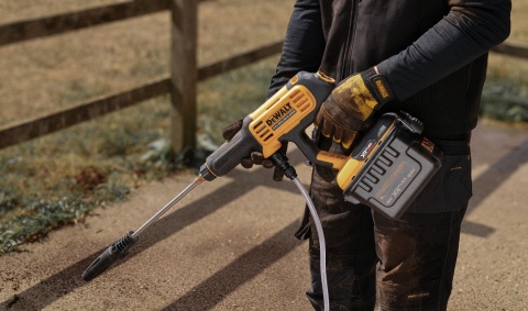 Myjka ciśnieniowa kompaktowa akumulatorowa 1000 PSI do szybkiego mycia auta i tarasu DEWALT DCMPW1000N-XJ