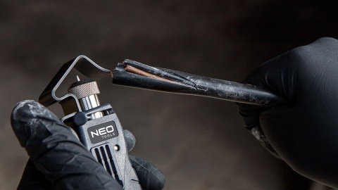 Ściągacz izolacji przewodów kabli 8-28mm solidna stal precyzyjne ostrze 01-546 NEO TOOLS