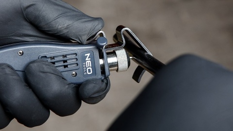 Ściągacz izolacji przewodów kabli 8-28mm solidna stal precyzyjne ostrze 01-546 NEO TOOLS