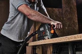 ZAGŁĘBIARKA Z PROWADNICĄ AKUMULATOROWA 18V BKS18PBL-0 AEG