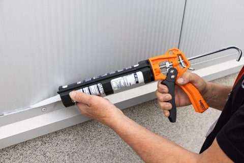 Wyciskacz do tub z silikonem klejem pistolet do mas gęstych 230mm NEO TOOLS
