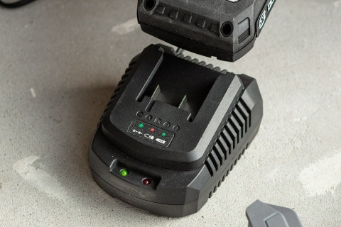 Ładowarka do Akumulatorów Baterii System Energy + Boost up 58G002-1 GRAPHITE
