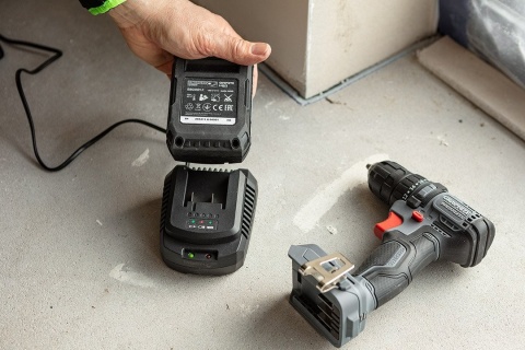 Ładowarka do Akumulatorów Baterii System Energy + Boost up 58G002-1 GRAPHITE