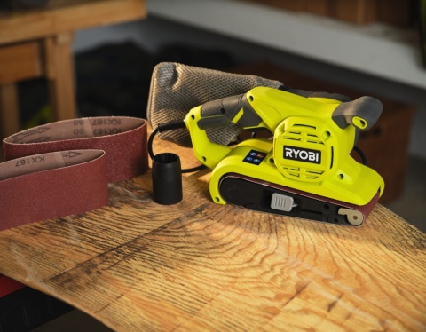 Sieciowa szlifierka taśmowa wydajny silnik o mocy 800 W możliwość regulacji RBS800 RYOBI