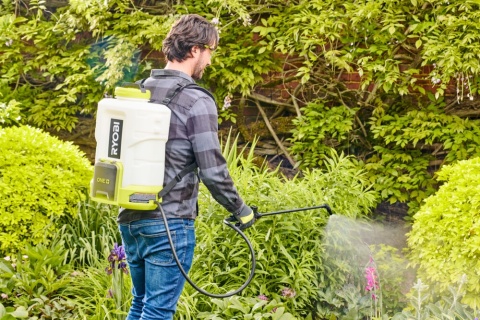 Opryskiwacz akumulatorowy plecakowy Ryobi 15 l ONE+ 18V RYOBI RY18BPSB-0