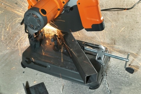 Przecinarka do metalu 2300 W z blokadą wrzeciona powertools SMT355 AEG