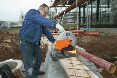 Przecinarka do metalu 2300 W z blokadą wrzeciona powertools SMT355 AEG