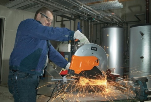 Przecinarka do metalu 2300 W z blokadą wrzeciona powertools SMT355 AEG