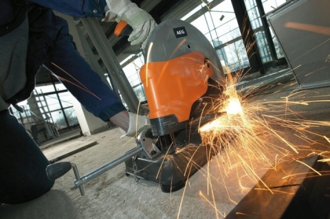 Przecinarka do metalu 2300 W z blokadą wrzeciona powertools SMT355 AEG