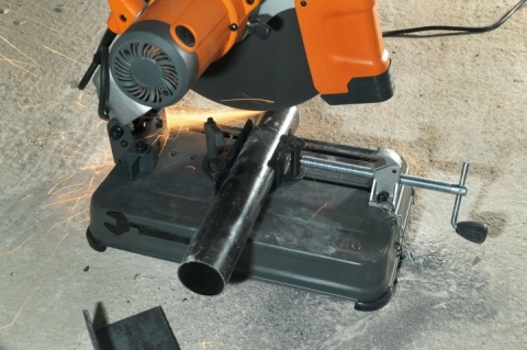 Przecinarka do metalu 2300 W z blokadą wrzeciona powertools SMT355 AEG