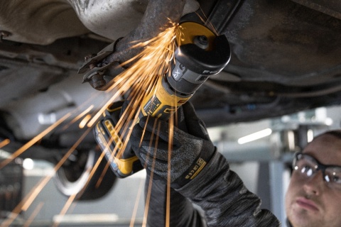 KOMPAKTOWA PRZECINARKA 1x1.7Ah 18V XR BEZSZCZOTKOWY SILNIK DCG430E2T-QW DEWALT
