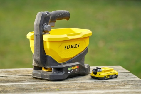 Siewnik rozsiewacz akumulatorowy do trawy nawozu STANLEY STCOE300B V20 18V
