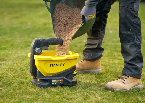 Siewnik rozsiewacz akumulatorowy do trawy nawozu STANLEY STCOE300B V20 18V