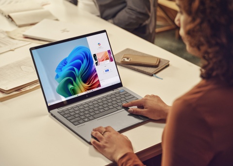 Dotykowy HP OmniBook X 14 2.2K IPS Snapdragon X Elite X1E-78-100 12-rdzeni 32GB LPDDR5x 1TB SSD NVMe Windows 11