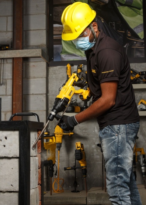 Młotowiertarka 3-funkcyjna 18V XR SDS-Plus z funkcją kucia DCH133N-XJ DEWALT