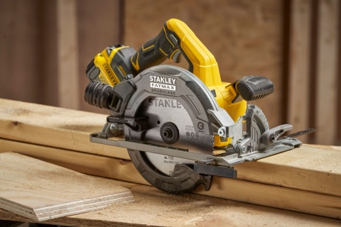 Pilarka tarczowa do precyzyjnego cięcia Fatmax Stanley SFMCS551B-XJ